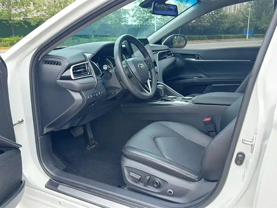 Toyota Camry 2022 — фото 18