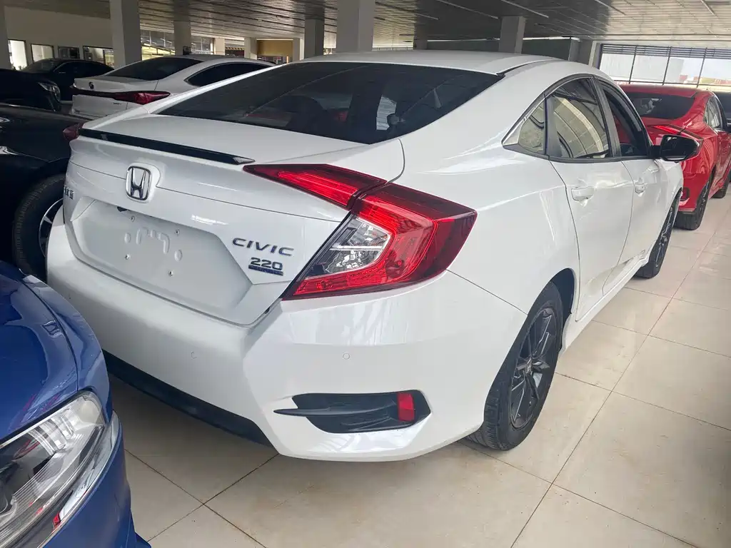 Honda Civic 2021 — фото 10