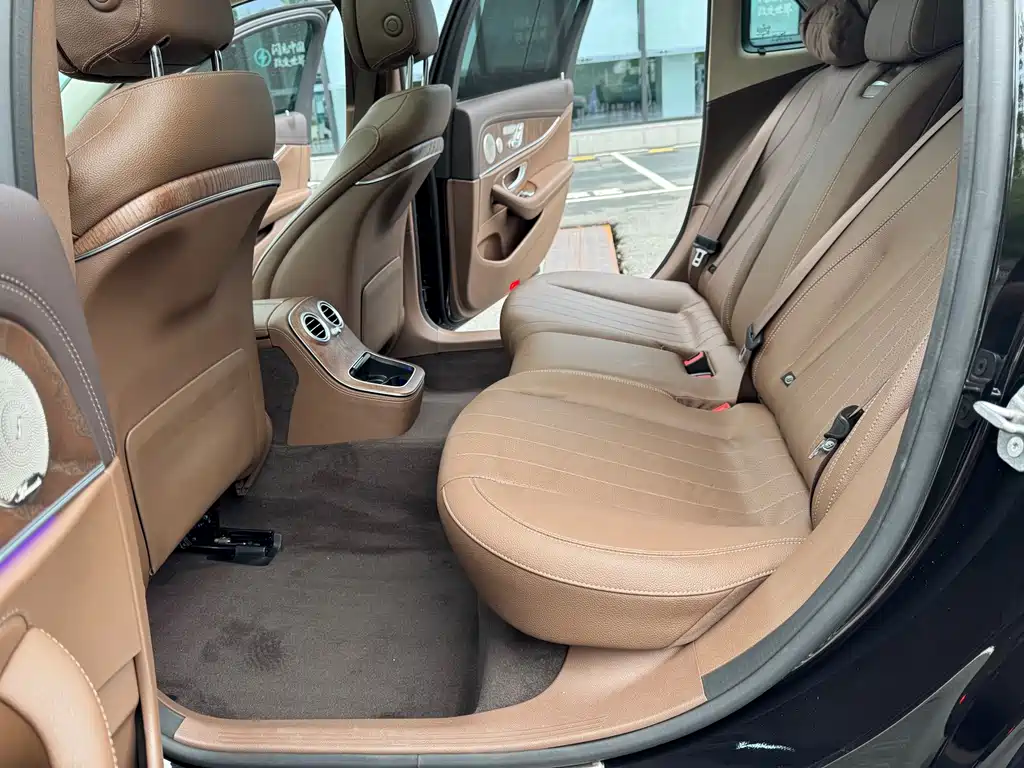 Mercedes-Benz E-Class 2023 — фото 12