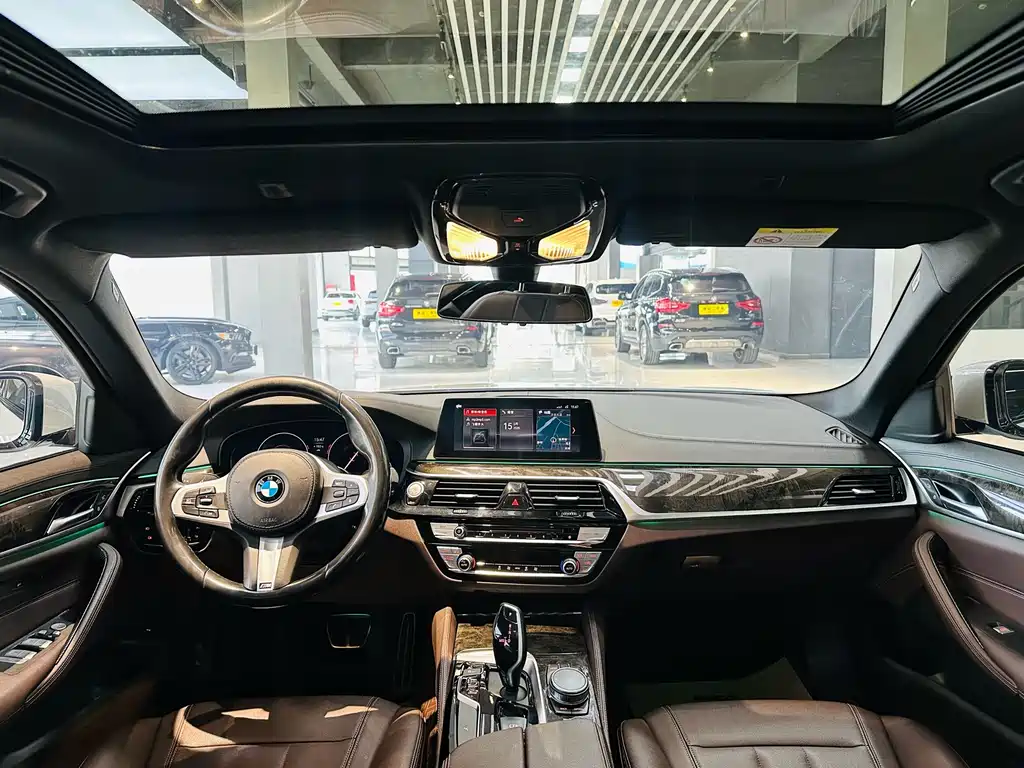 BMW 5 Series 2019 — фото 5