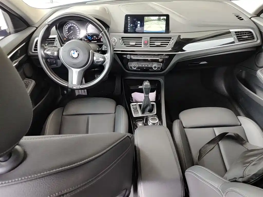 BMW 1 Series 2019 — фото 16