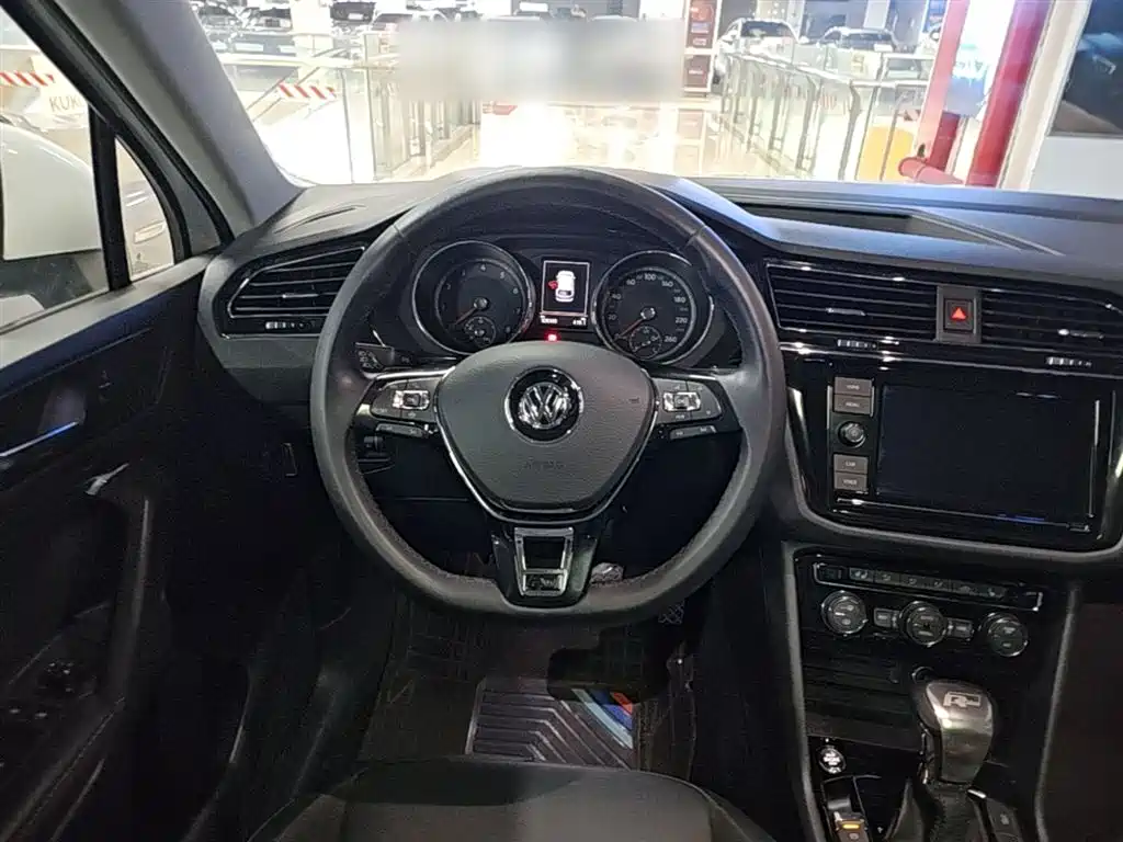 Volkswagen Tiguan L 2019 — фото 11