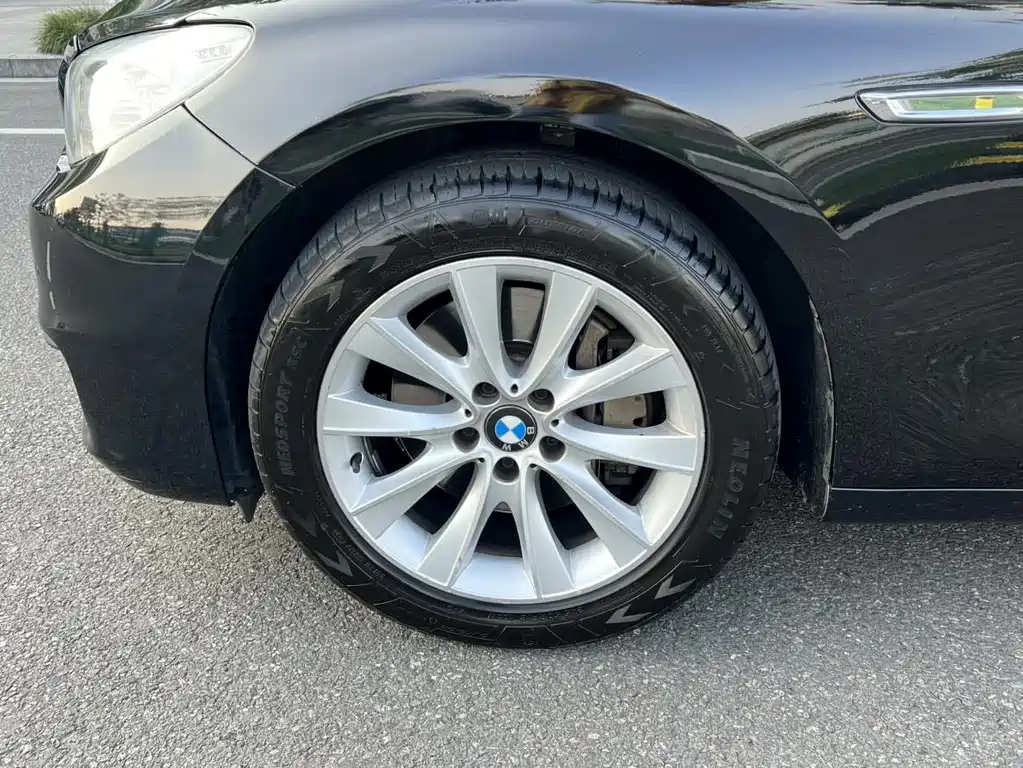 BMW 5 Series GT 2014 — фото 19