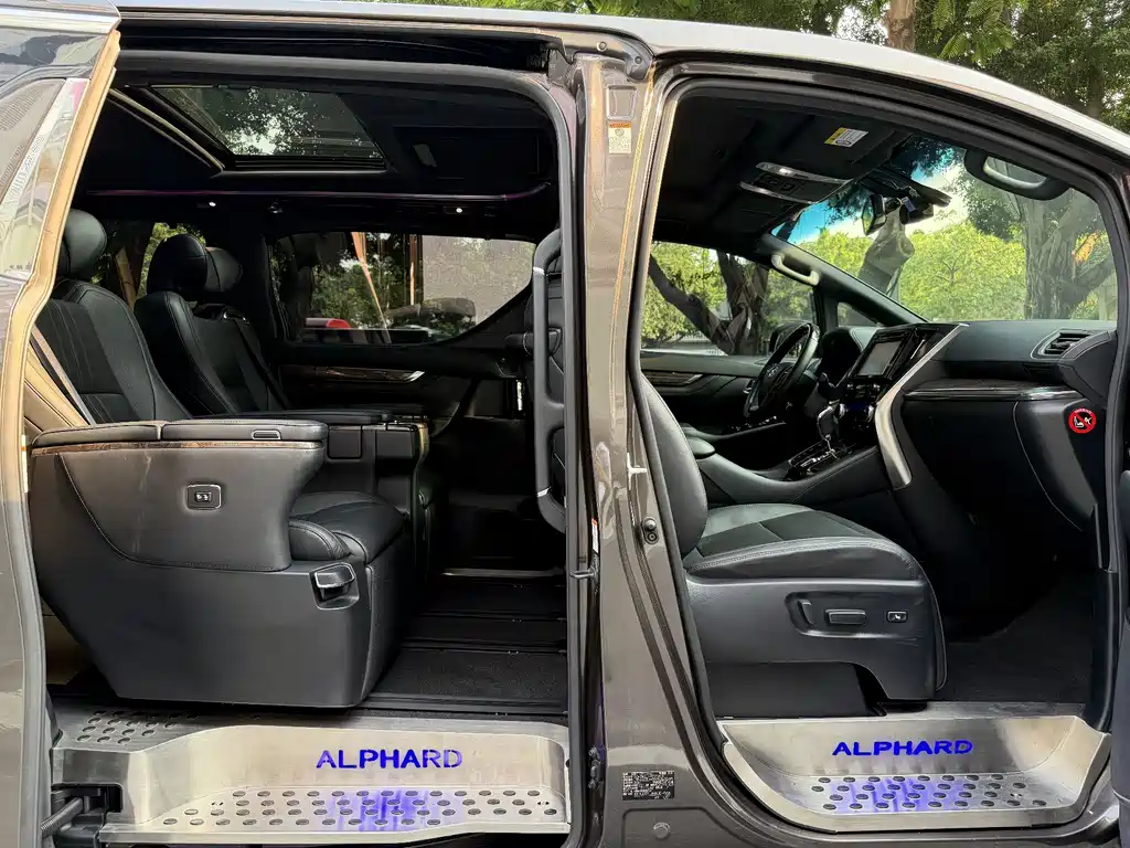 Toyota Alphard 2019 — фото 12