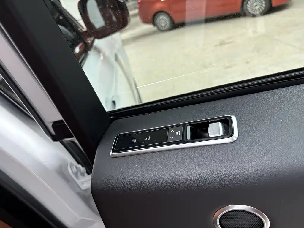 Land Rover Range Rover 2018 — фото 17