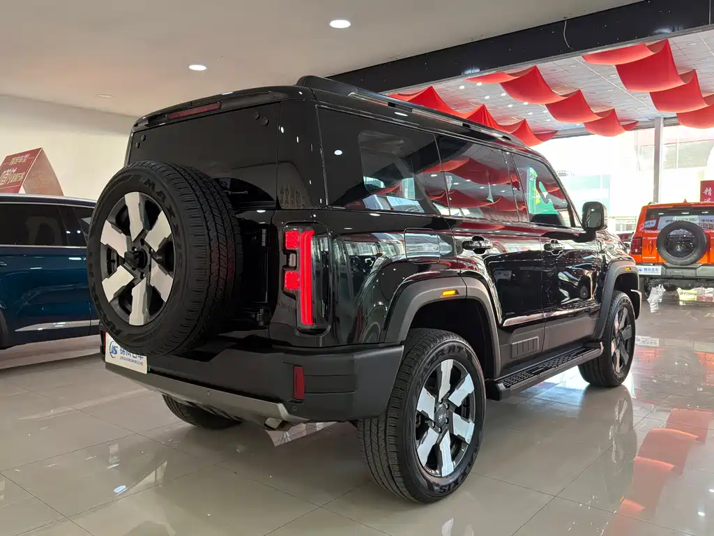 BAIC BJ40 Extended Range 2025 — фото 28