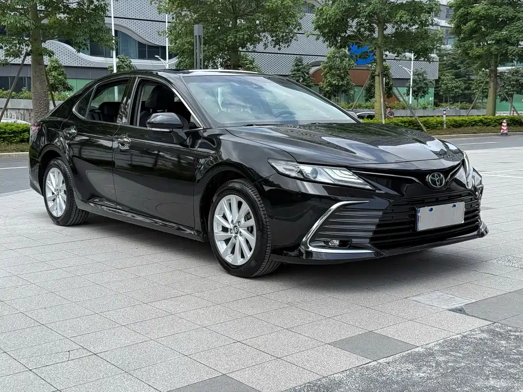 Toyota Camry 2022 — фото 3