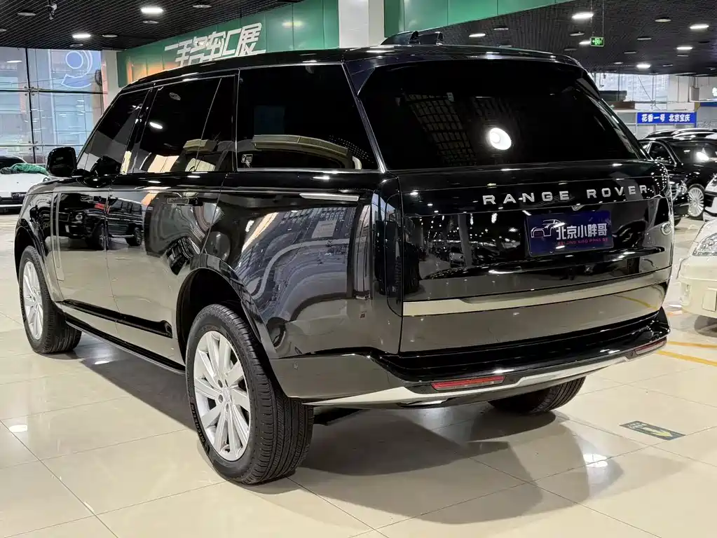 Land Rover Range Rover 2023 — фото 17
