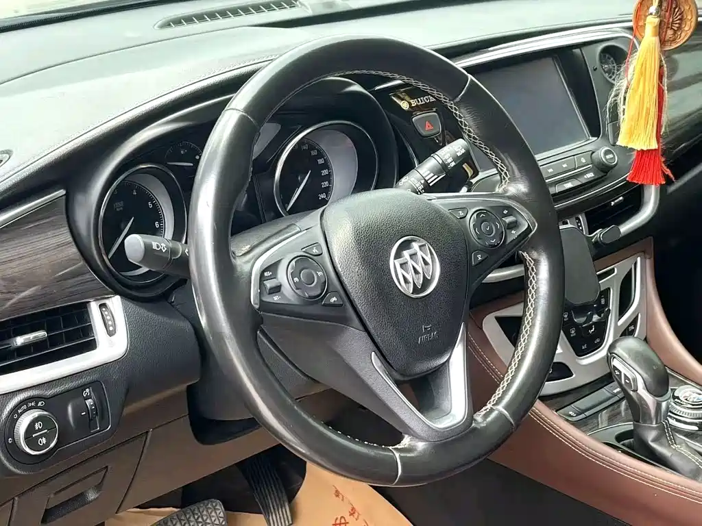 Buick Envision Plus 2017 — фото 7