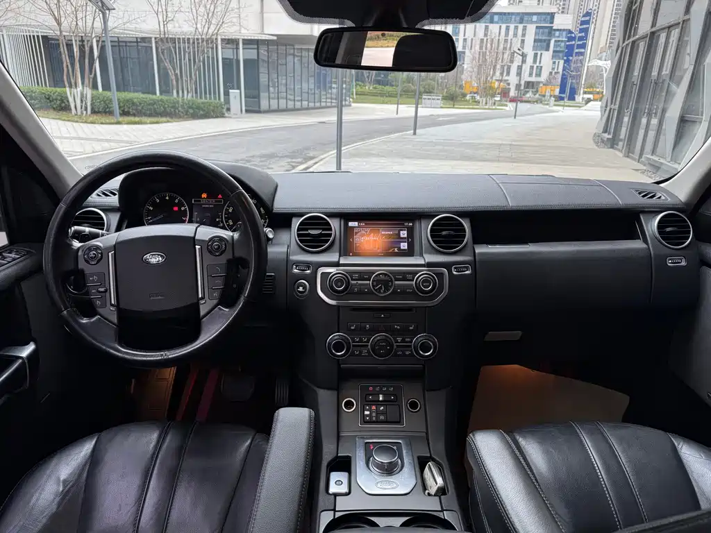 Land Rover Discovery 2016 — фото 13