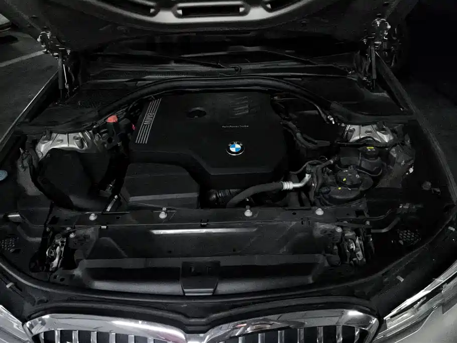 BMW 3 Series 2019 — фото 10