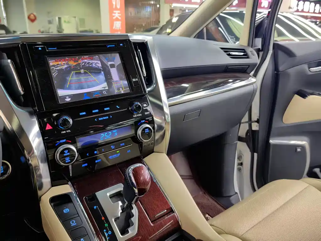Toyota Alphard 2018 — фото 8