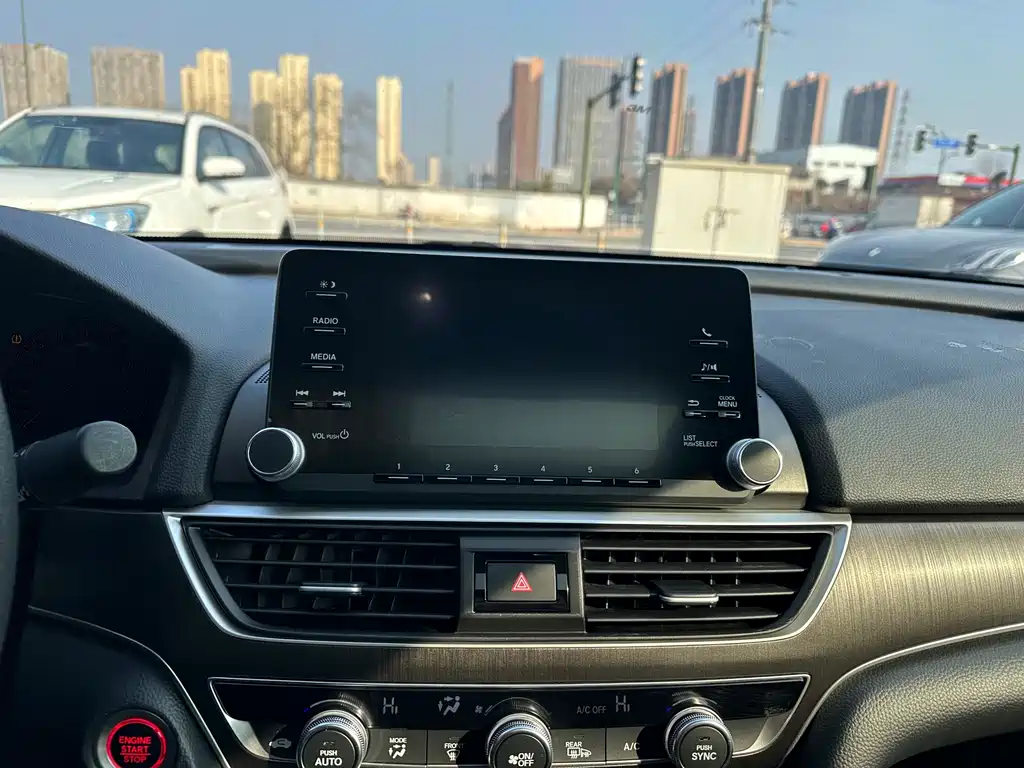 Honda Accord 2019 — фото 19