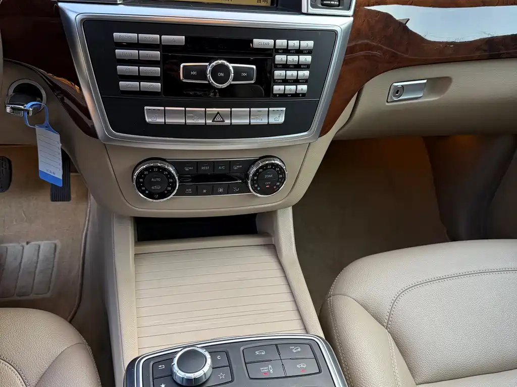 Mercedes-Benz M-Class 2012 — фото 15