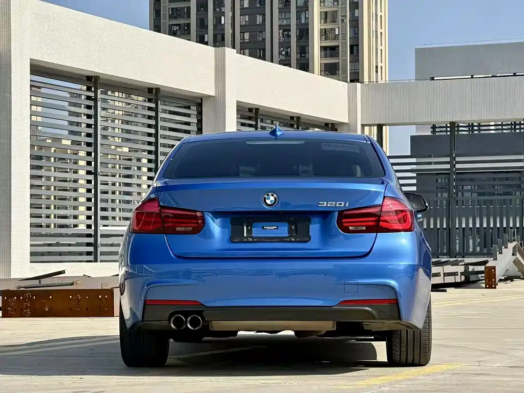 BMW 3 Series 2018 — фото 11