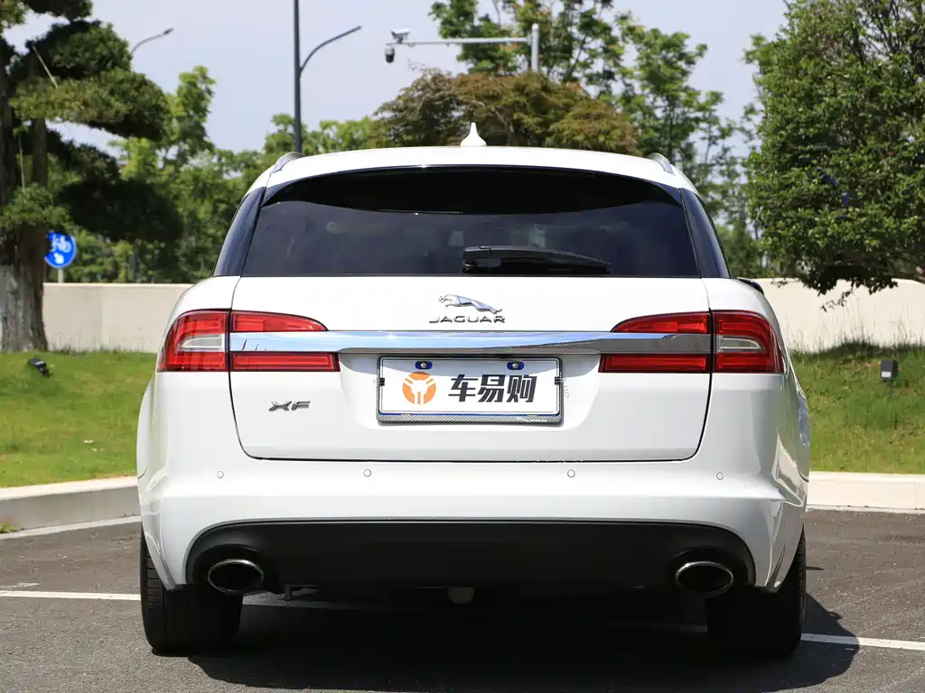 Jaguar XF 2016 — фото 18