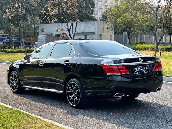 Toyota Crown 2012