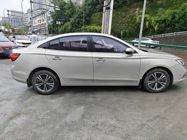 Roewe i5 2019
