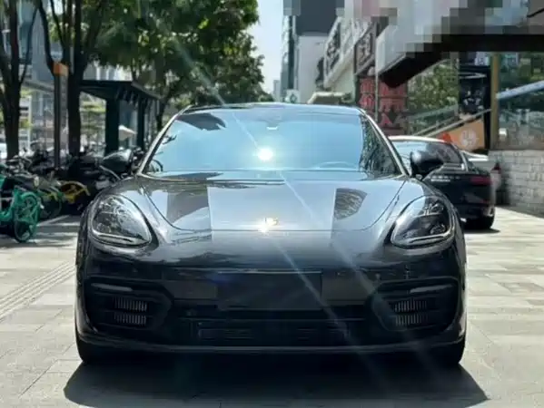 Porsche Panamera 2023
