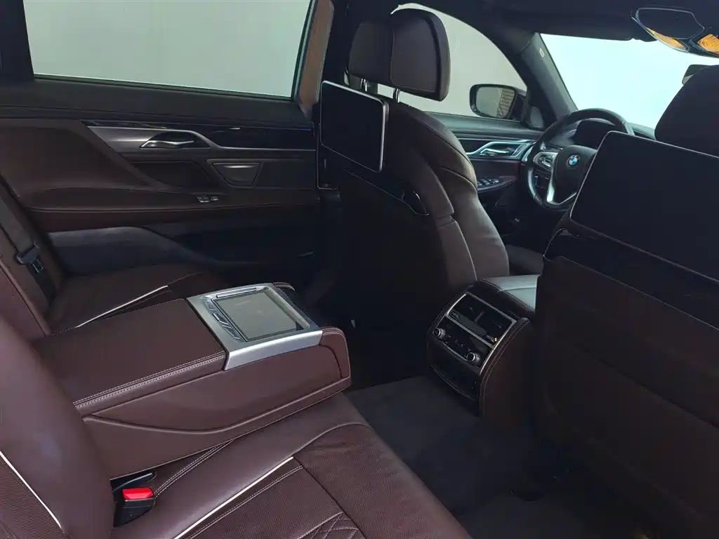BMW 7 Series 2016 — фото 10