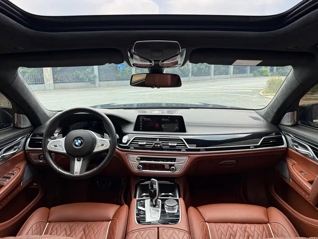 BMW 7 Series 2023 — фото 10