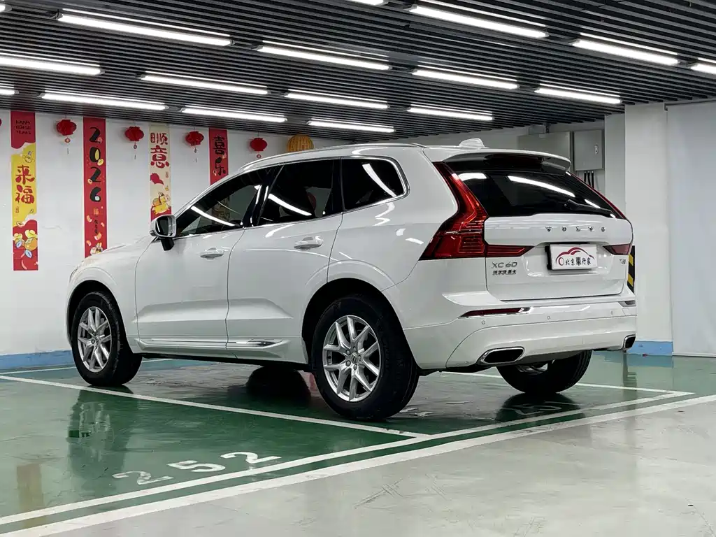 Volvo XC60 2020 — фото 8