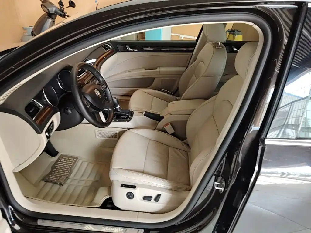 Skoda Superb 2015 — фото 15
