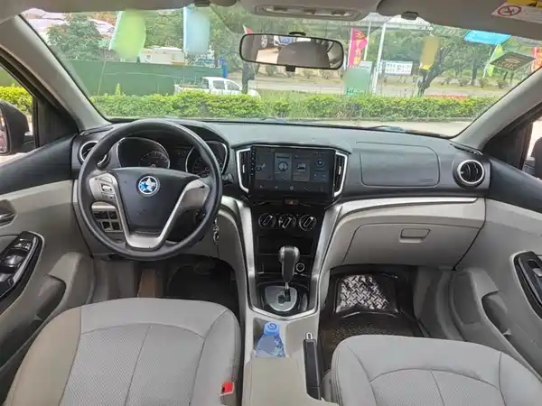Venucia T70 2016