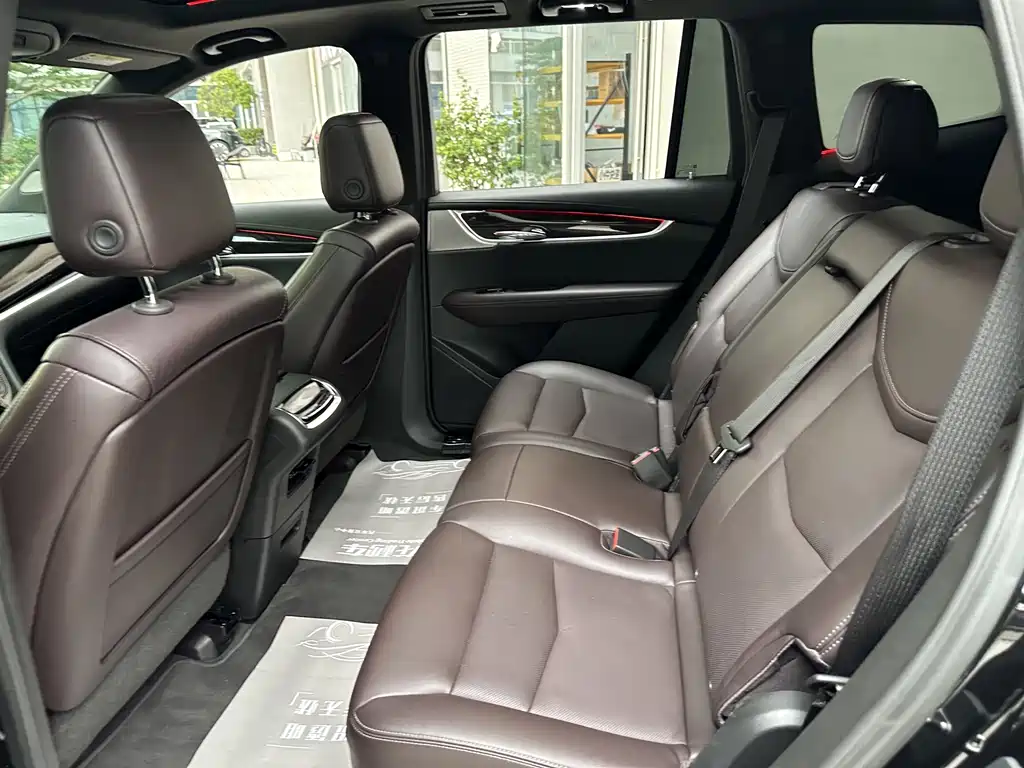 Cadillac XT6 2022 — фото 12