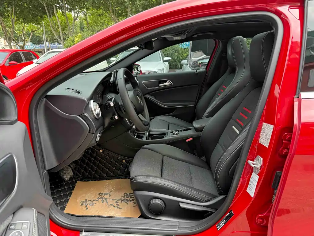 Mercedes-Benz A-Class 2016 — фото 10