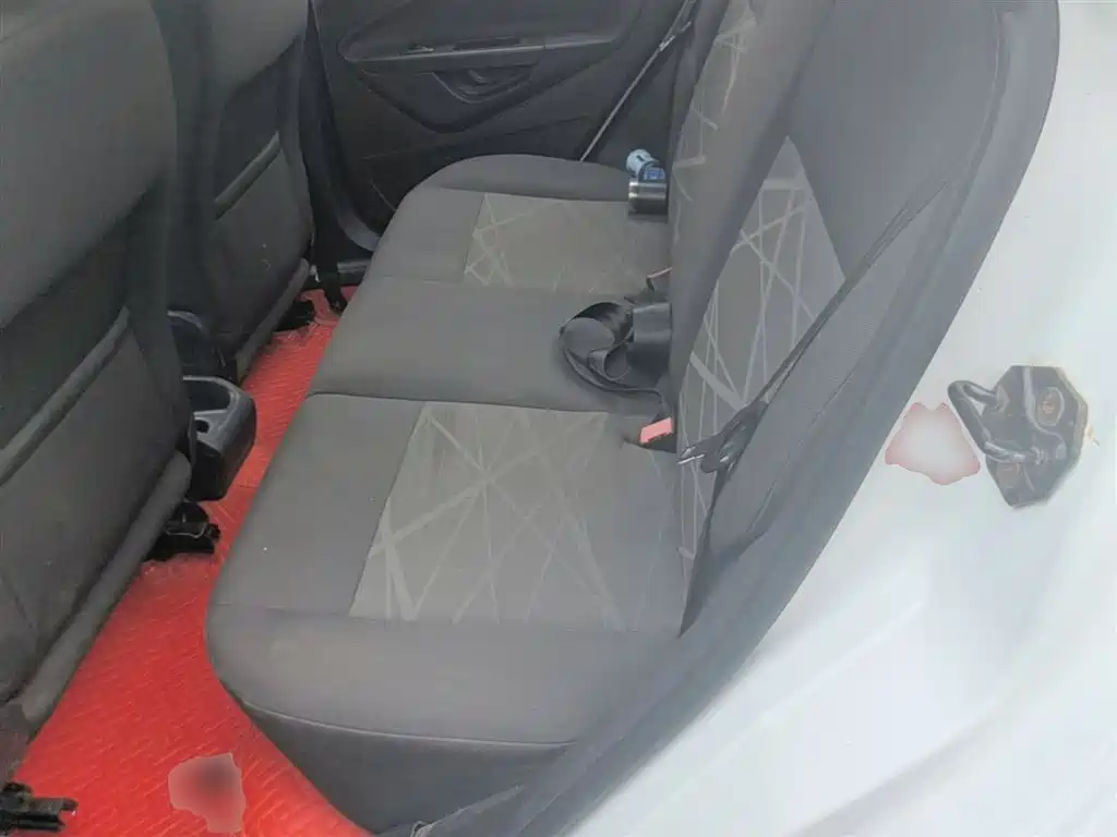 Ford Fiesta 2015 — фото 17