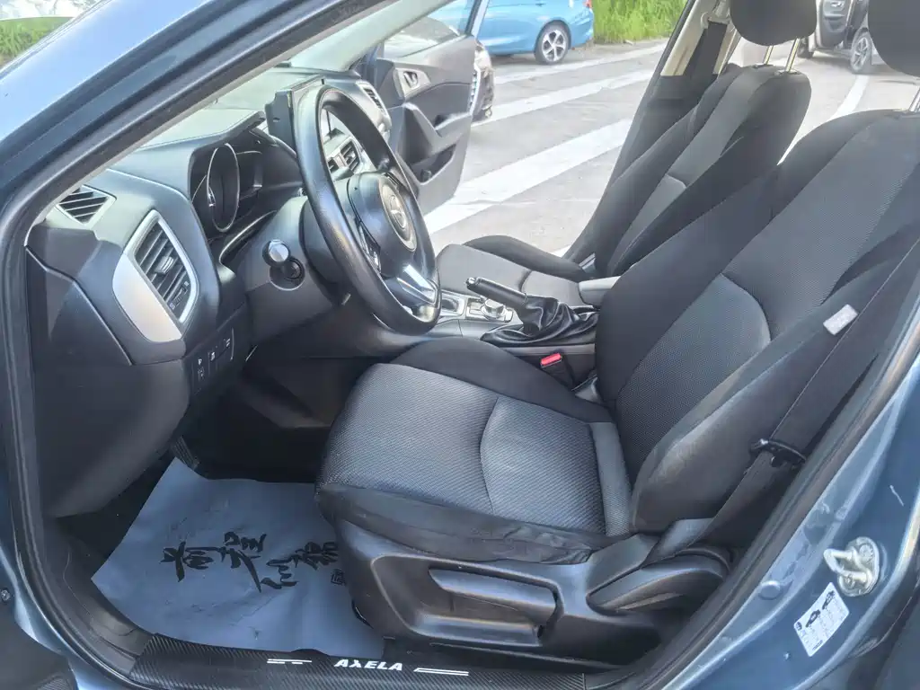 Mazda 3 Axela 2019 — фото 17