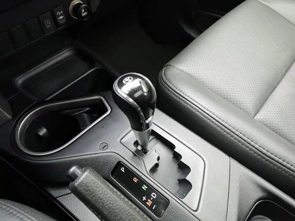Toyota RAV4 2017 — фото 13