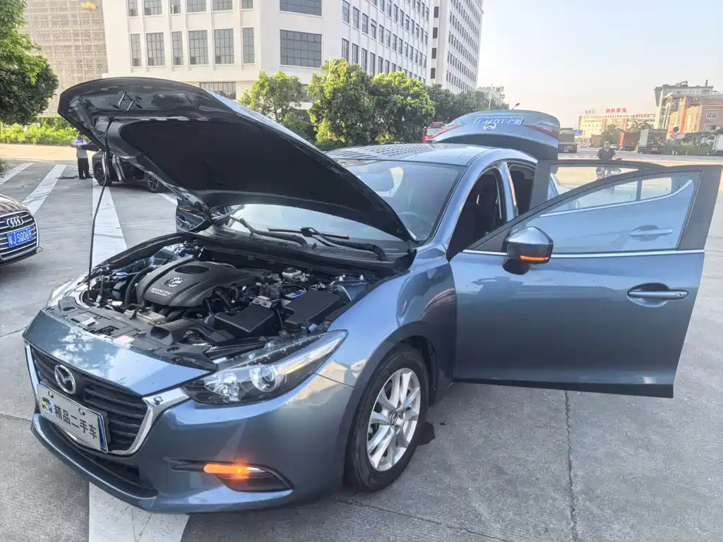 Mazda 3 Axela 2019 — фото 16