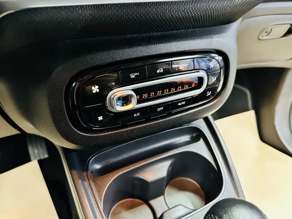 smart Fortwo 2019 — фото 34