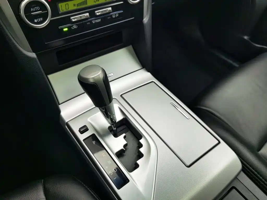 Toyota Camry 2014 — фото 13
