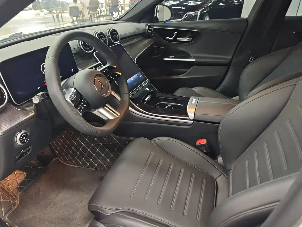 Mercedes-Benz C-Class 2023 — фото 4