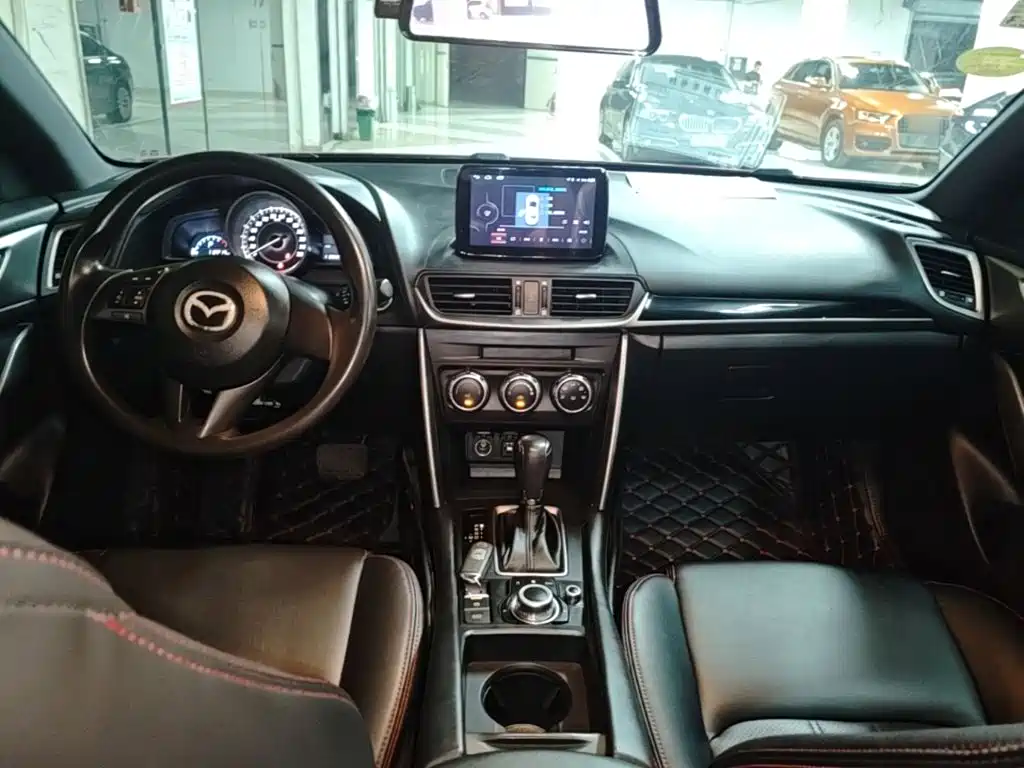 Mazda CX-4 2017 — фото 10