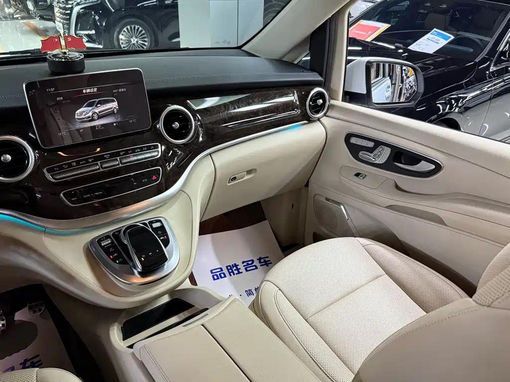 Mercedes-Benz V-Class 2018 — фото 12