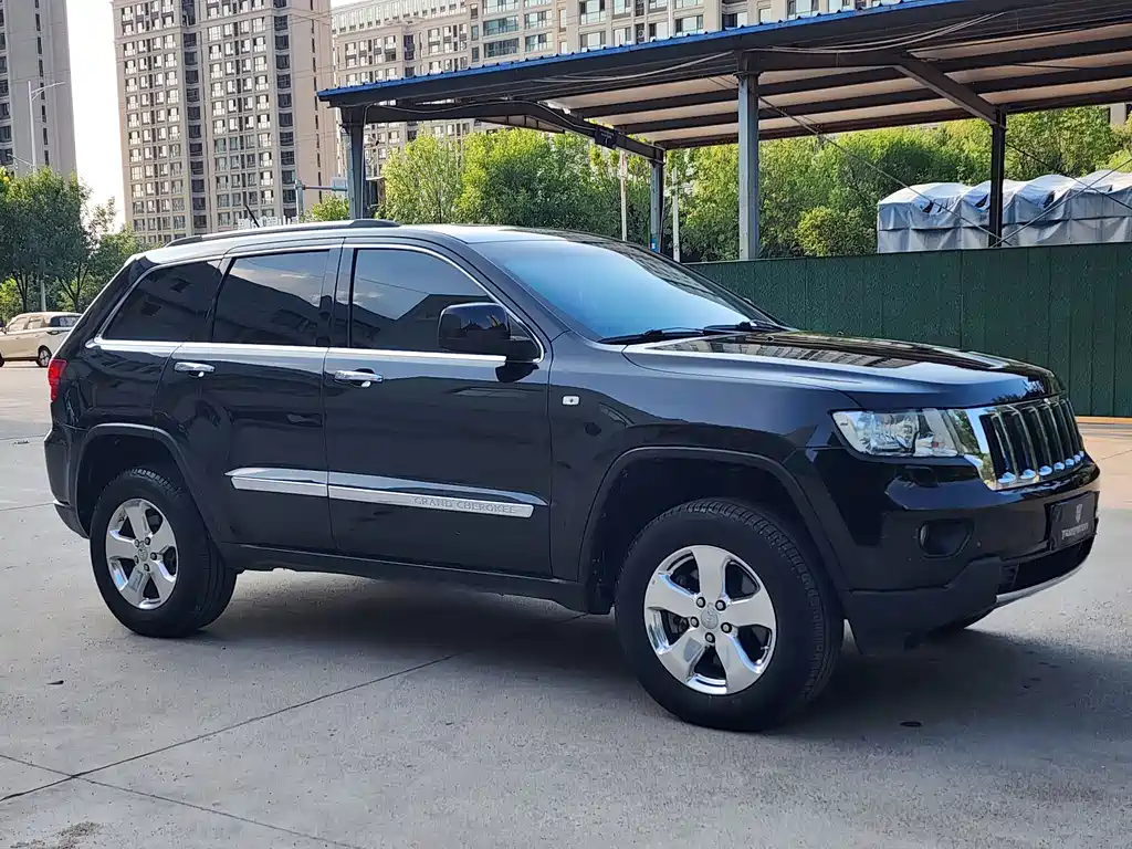 Jeep Grand Cherokee 2013 — фото 3