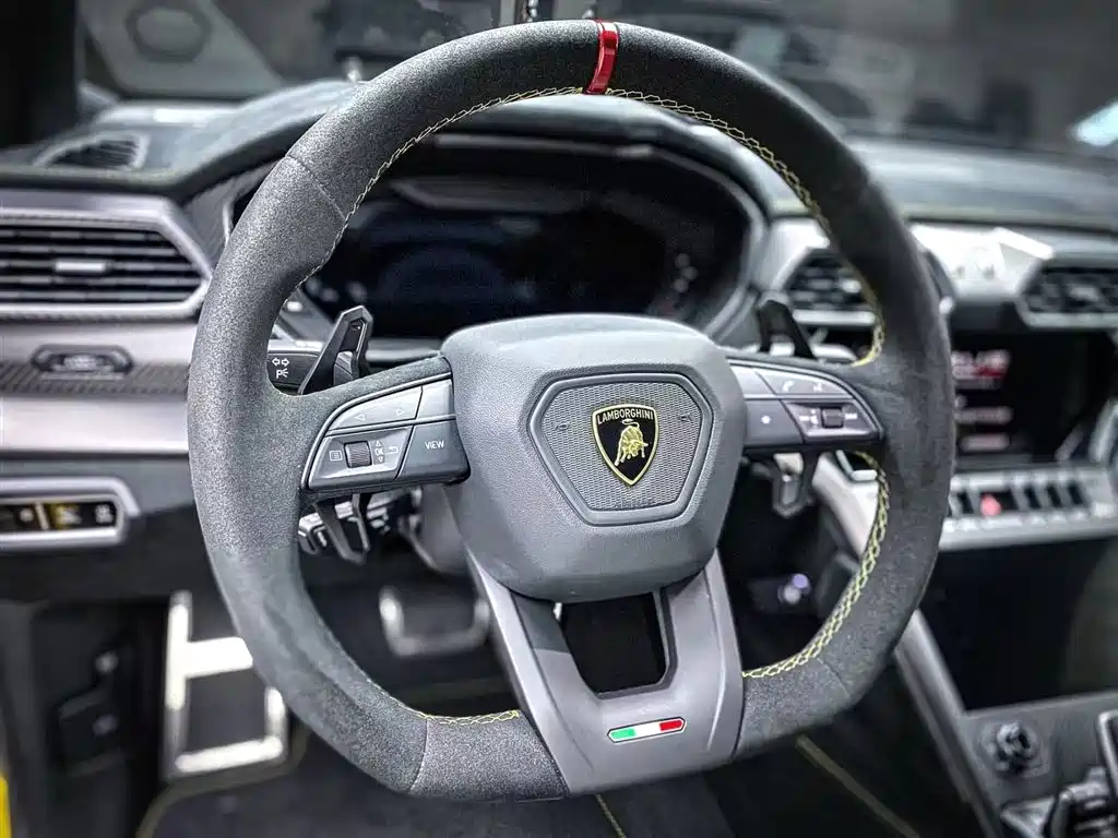 Lamborghini Urus 2023 — фото 16