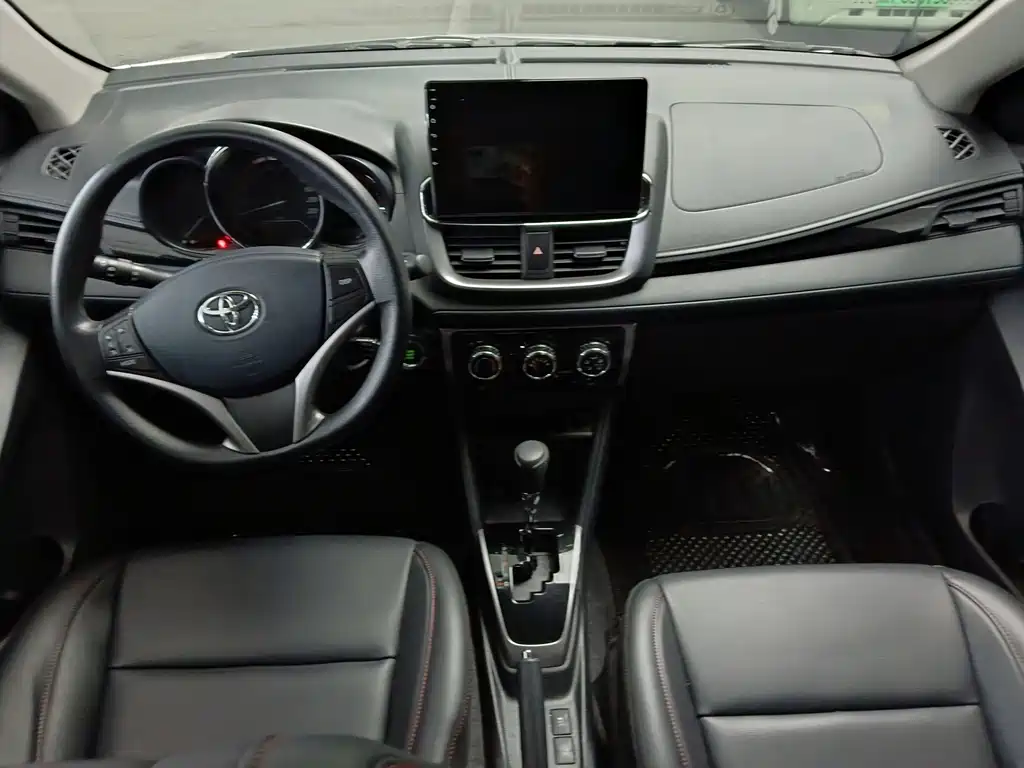 Toyota Yaris L 2022