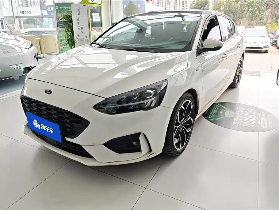 Ford Focus 2019 — фото 1