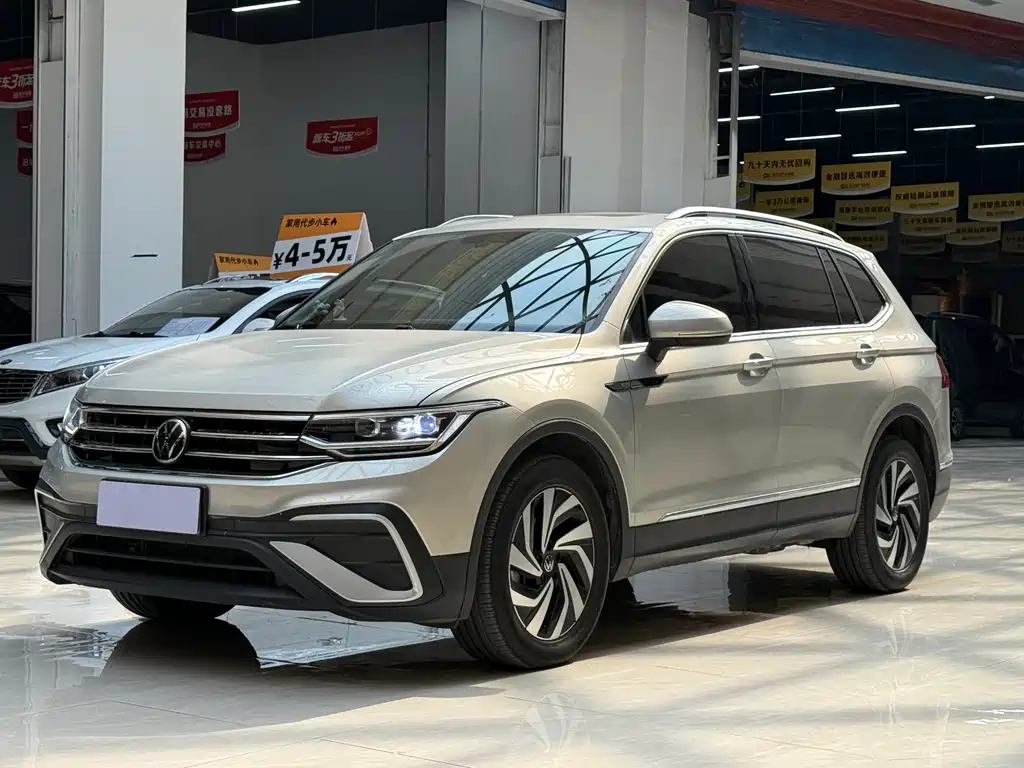 Volkswagen Tiguan L 2022 — фото 1