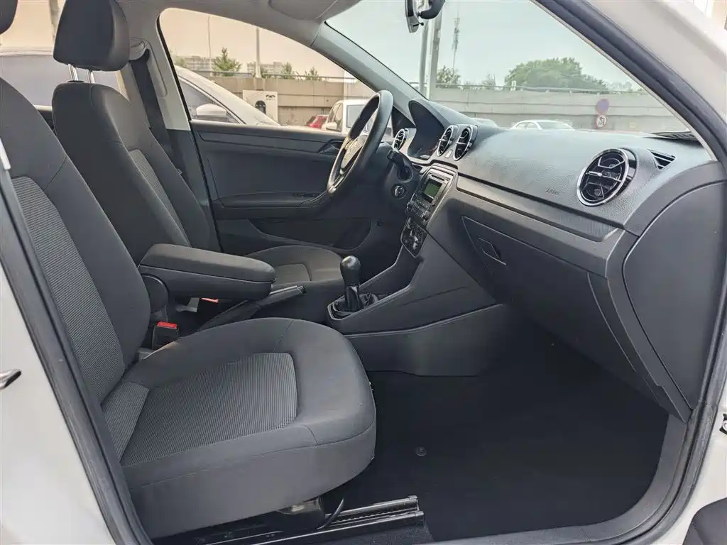 Volkswagen Jetta 2019 — фото 13