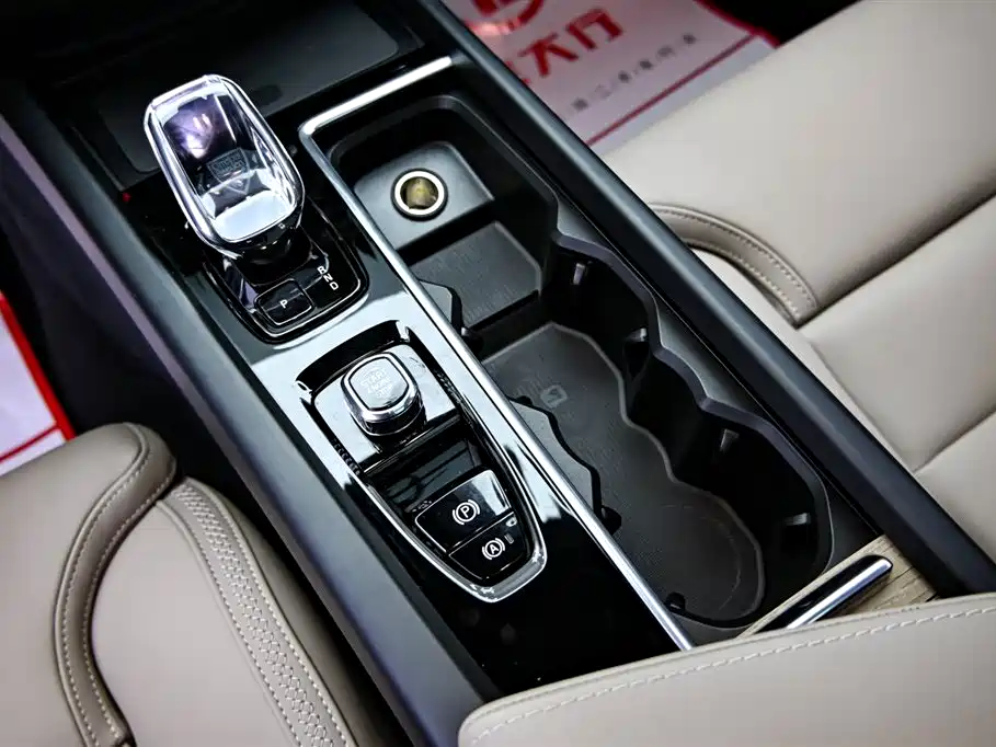 Volvo XC60 2025 — фото 17
