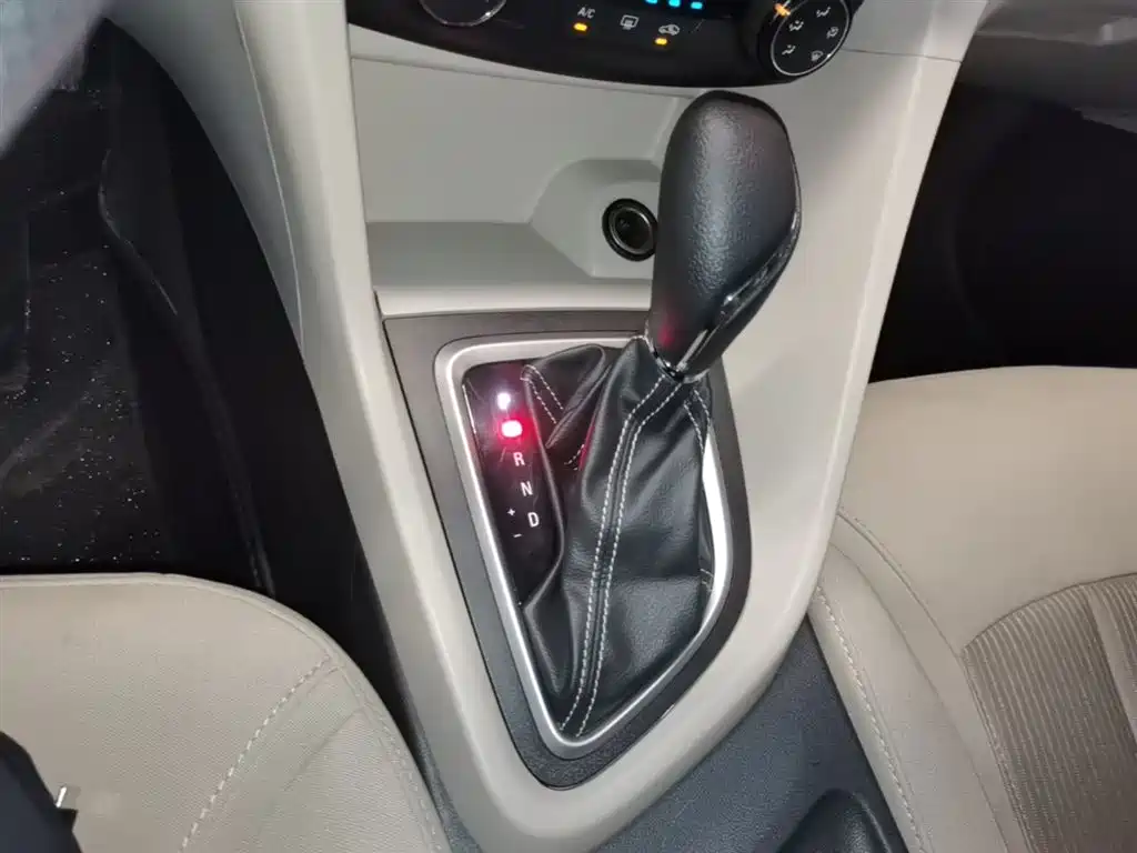 Buick Excelle 2016 — фото 14