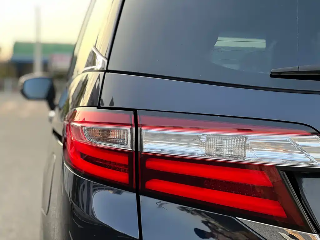 Honda Odyssey 2015 — фото 26