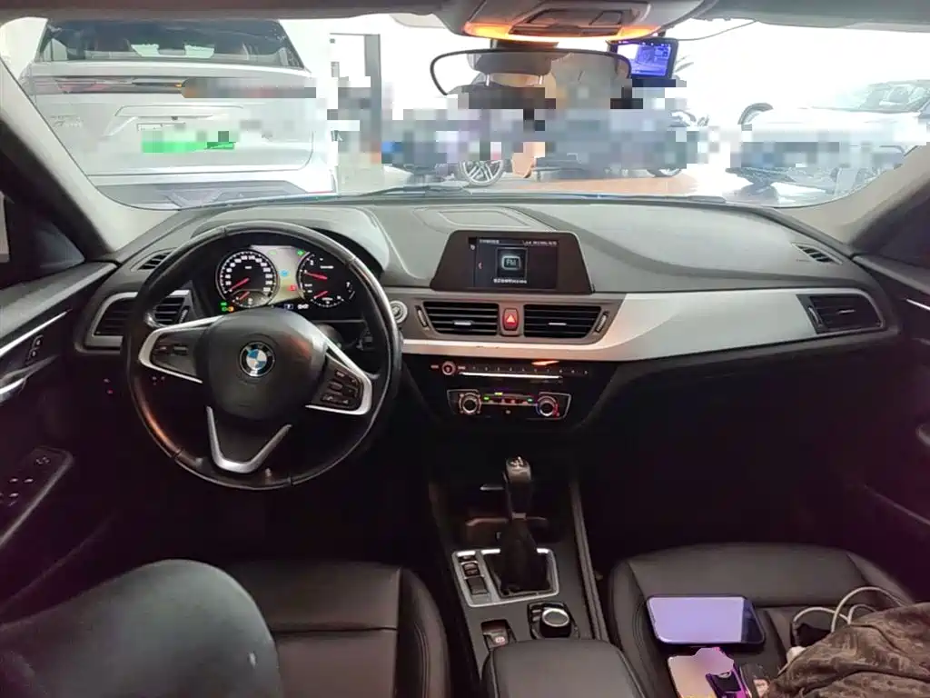 BMW 1 Series 2018 — фото 10