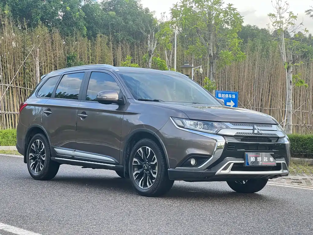 Mitsubishi Outlander 2020 — фото 3
